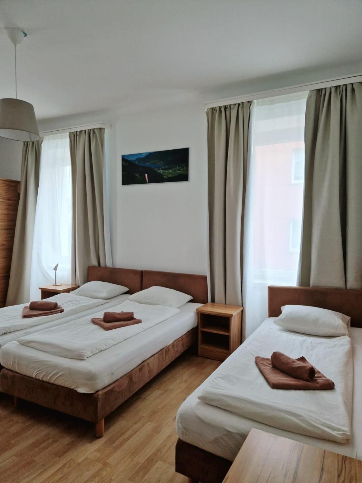 Pension Jahn Salzburg Bagian luar foto